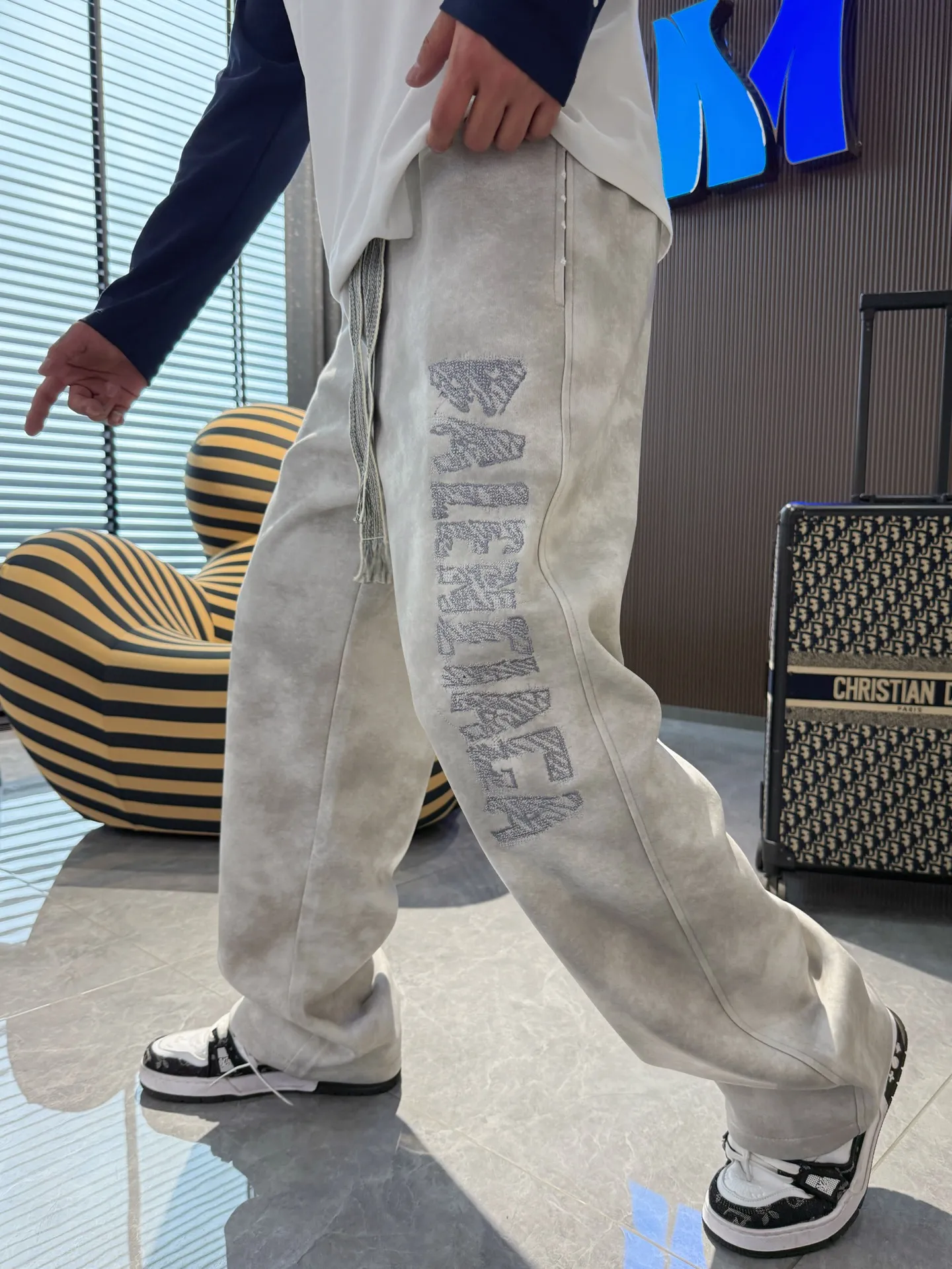 Balenciaga 🆕2026 Autumn and Winter New Arrival Casual Pants! The official website will be released simultaneously. Brand Classic LOGO casual pants, customized fabrics, excellent comfort and strong touch. Highly recognisable, perfect appearance and craftsmanship. Size:M-3XL
